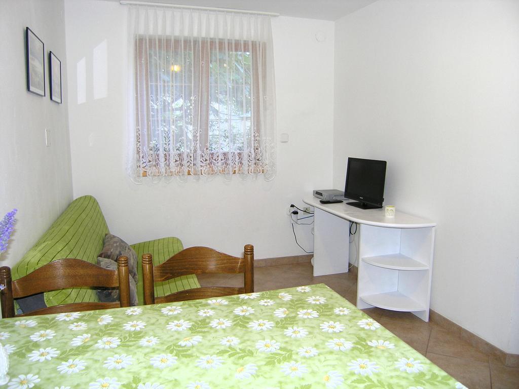Apartmani Dolencic Krk Town Exterior foto