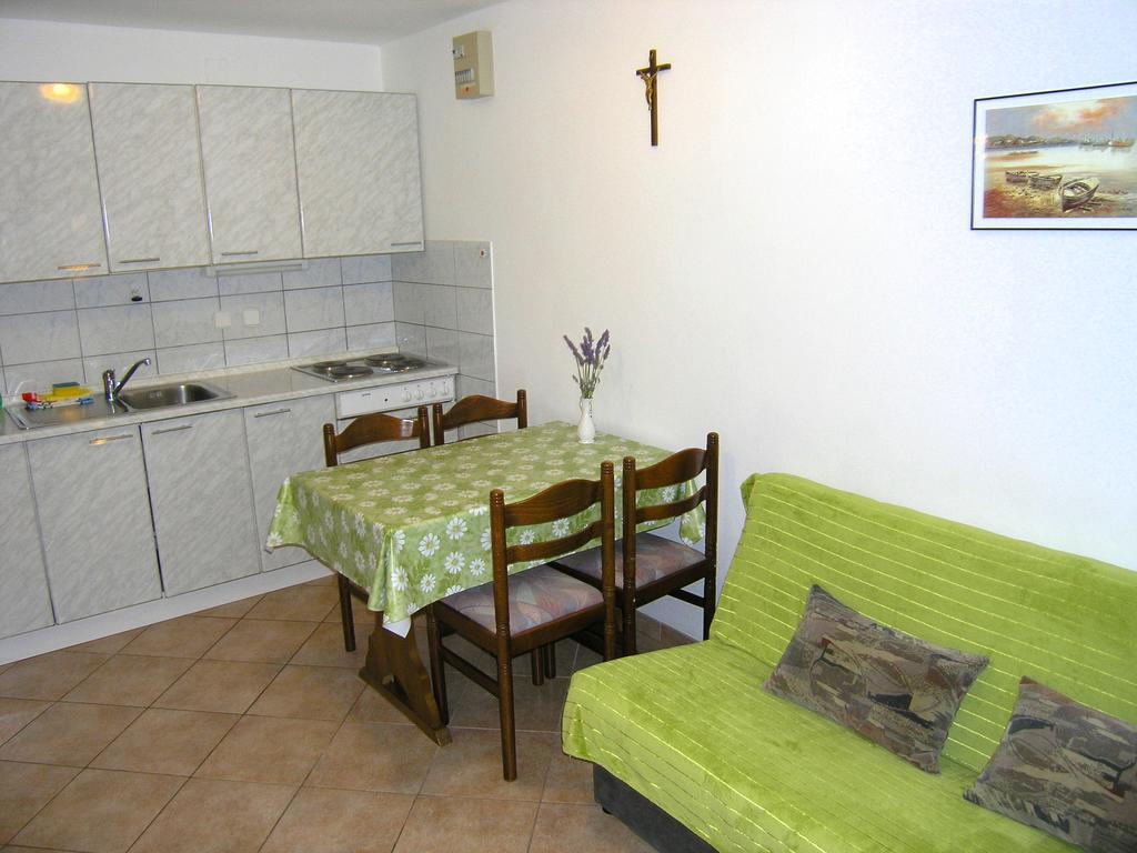 Apartmani Dolencic Krk Town Exterior foto