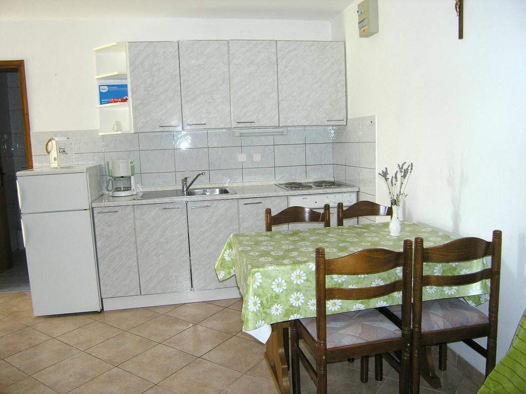 Apartmani Dolencic Krk Town Exterior foto