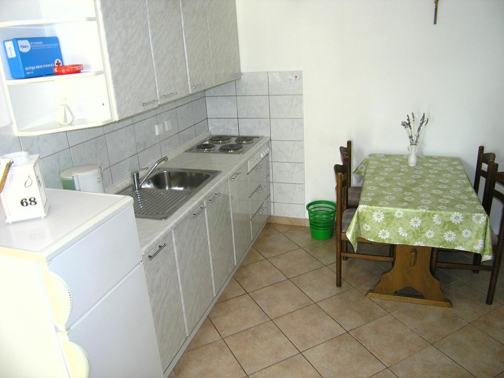 Apartmani Dolencic Krk Town Exterior foto