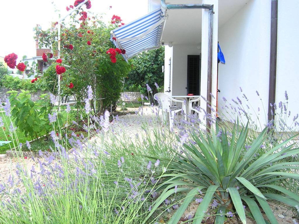 Apartmani Dolencic Krk Town Exterior foto