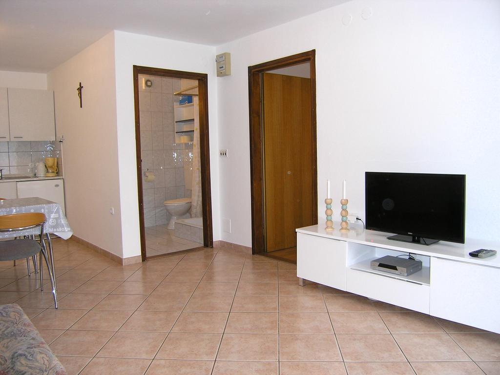 Apartmani Dolencic Krk Town Exterior foto