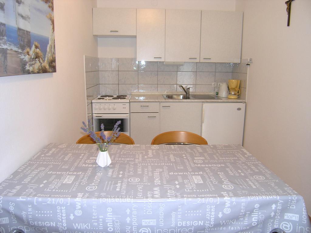 Apartmani Dolencic Krk Town Exterior foto