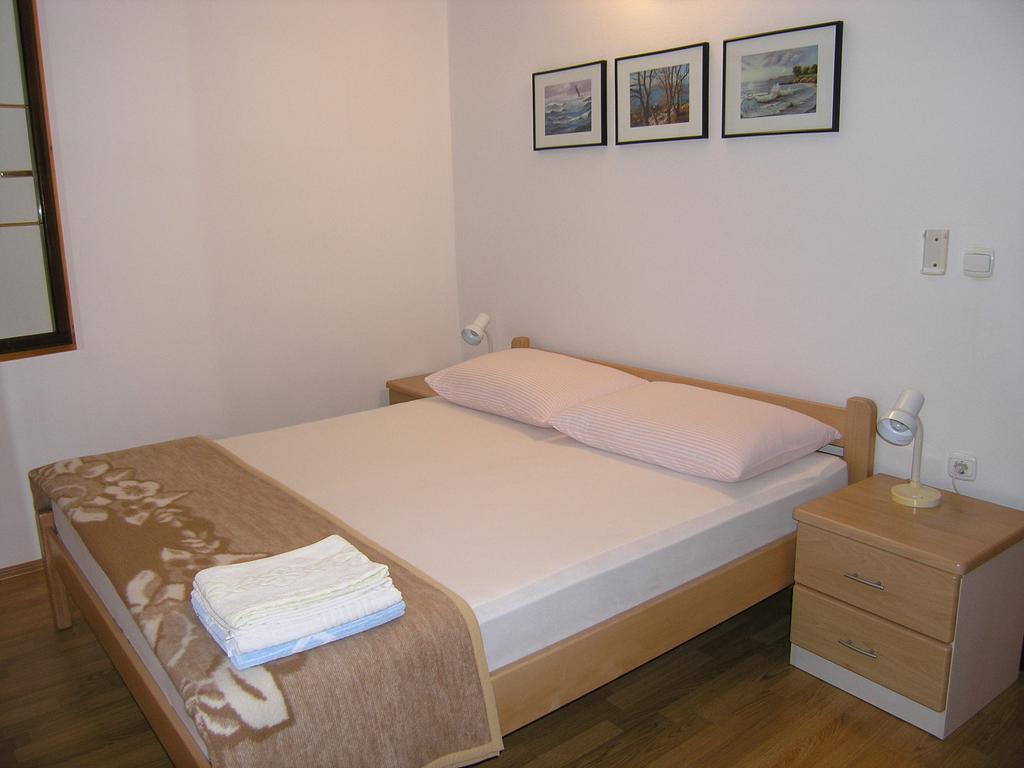 Apartmani Dolencic Krk Town Exterior foto