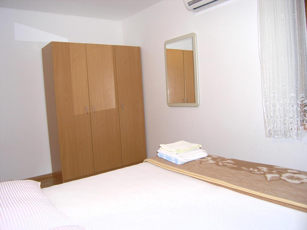 Apartmani Dolencic Krk Town Exterior foto