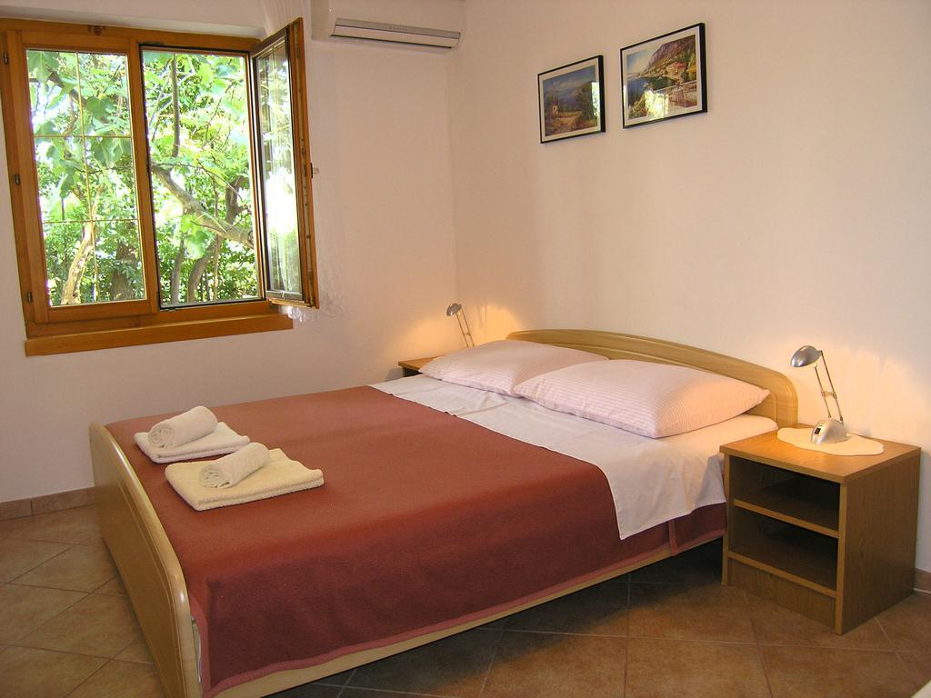 Apartmani Dolencic Krk Town Exterior foto